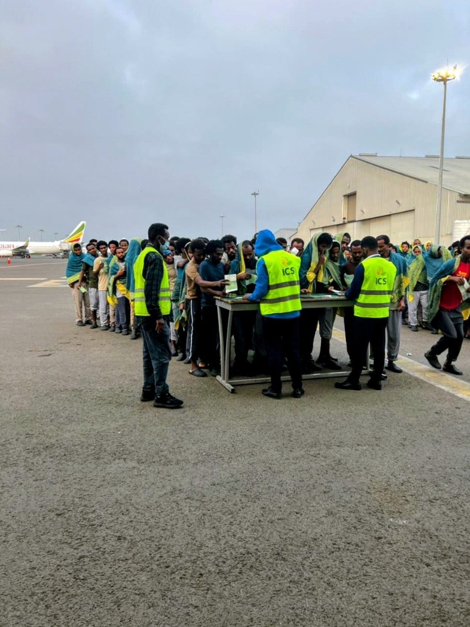 ‎በሳዑዲ ዓረቢያ በአስቸጋሪ ሁኔታ ውስጥ የነበሩ ከ1ሺህ በላይ ኢትዮጵያውያን ወደ ሀገራቸው ተመልሰዋል ተባለ፡፡