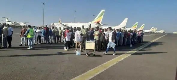 በሳዑዲ ዓረቢያ በአስቸጋሪ ሁኔታ ውስጥ የነበሩ 1 ሺህ 672 ኢትዮጵያውያን ወደ ሀገራቸው ተመለሱ