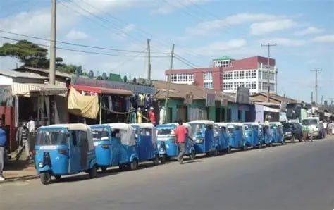 በአዲስ አበባ ከተማ ከ2 ሺህ በላይ ባለ ሶስት እግር ተሽከርካሪዎች ህጋዊ እውቅና እንደተሰጣቸው ተገለጸ